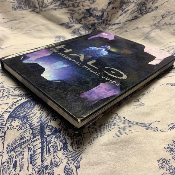 Halo: The Essential Visual Guide - Picture 4 of 5